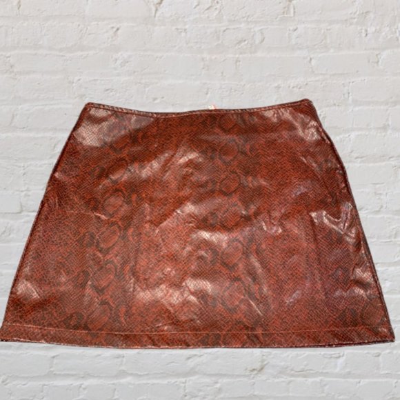 CURRANTS -- Mini-Skirt, Red and Black in Snake-Skin Print, NWT - Picture 4 of 10